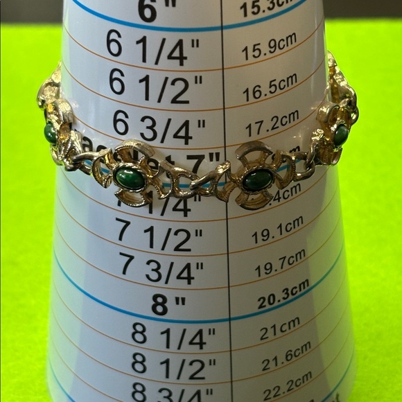 Vintage Avon 1973 Baroness Maltese Cross Green Faux Stone Gold Tone Bracelet - Picture 4 of 5